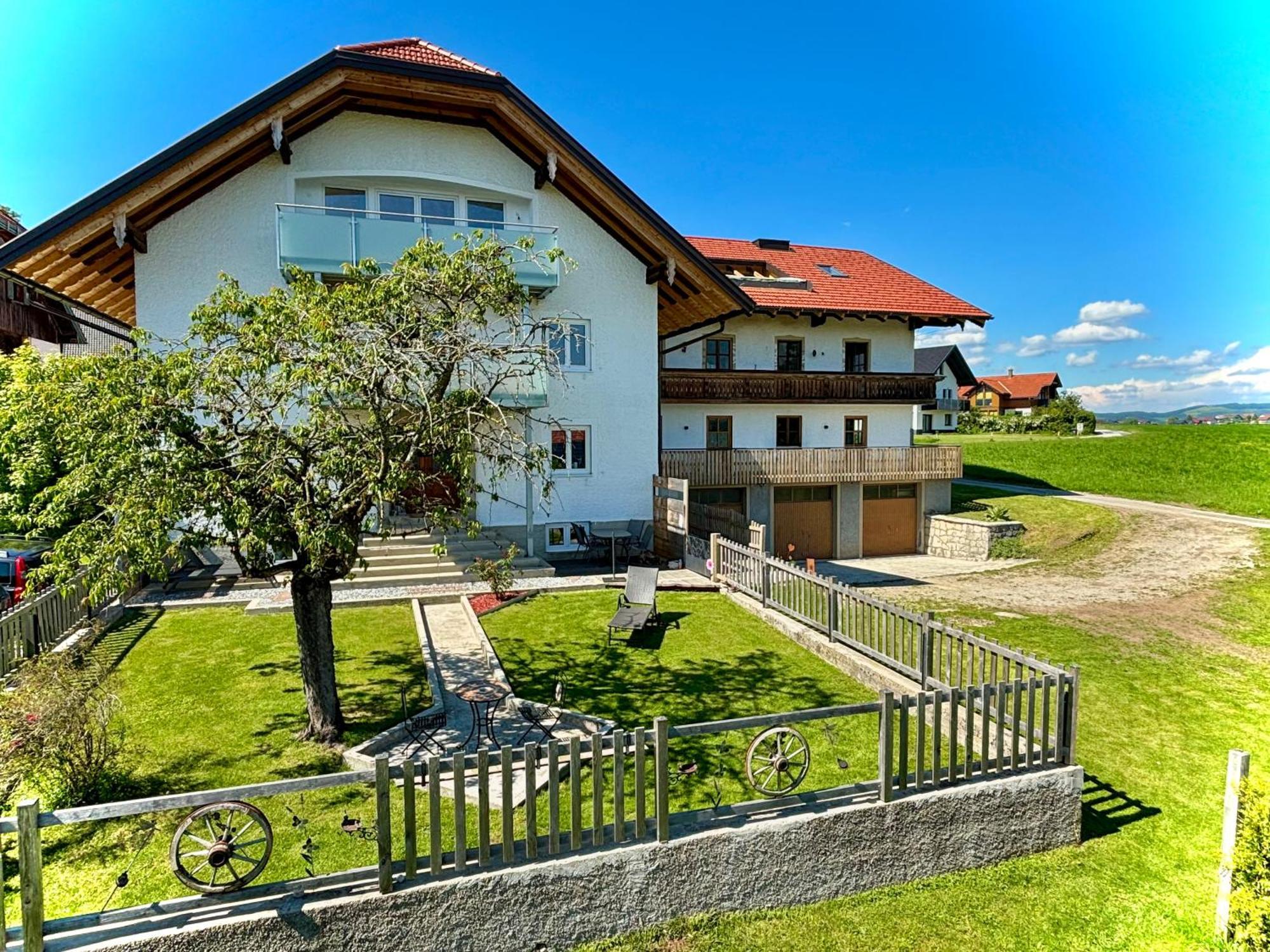Gaesthaus "Seeblick" Seekirchen am Wallersee Extérieur photo